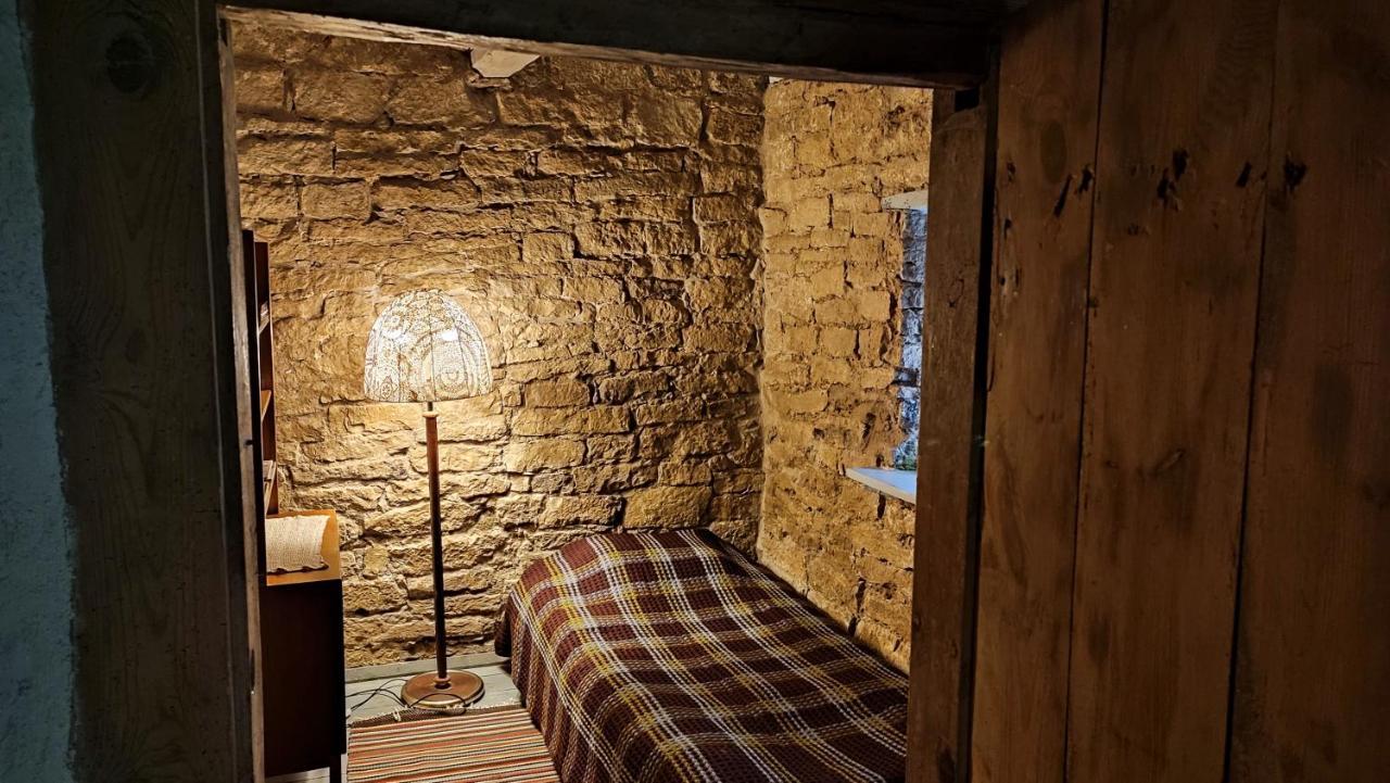 Viini Puhkemaja Guest House Mustjala Ngoại thất bức ảnh
