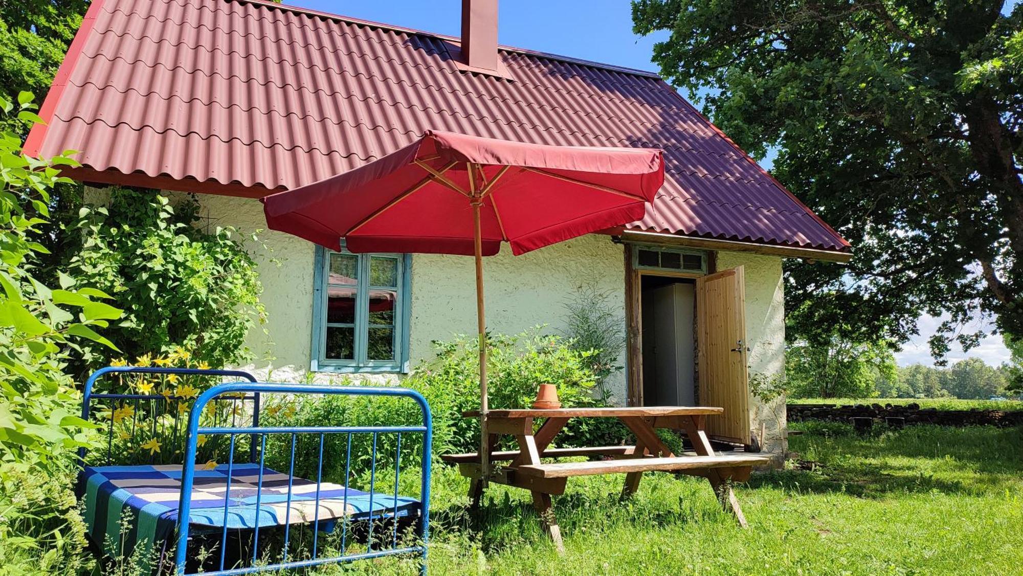 Viini Puhkemaja Guest House Mustjala Ngoại thất bức ảnh